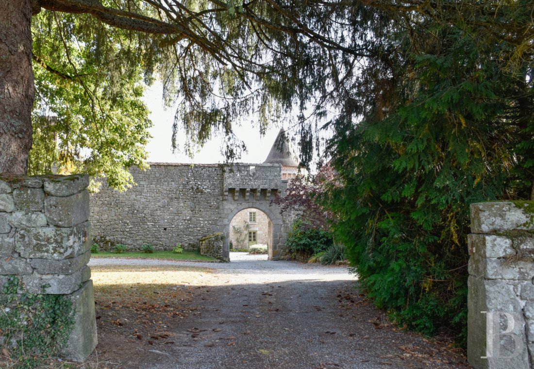 A 17th-century independent dwelling in the centre of a medieval stronghold in Limousin, in south-east Creuse near Aubusson - photo  n°33